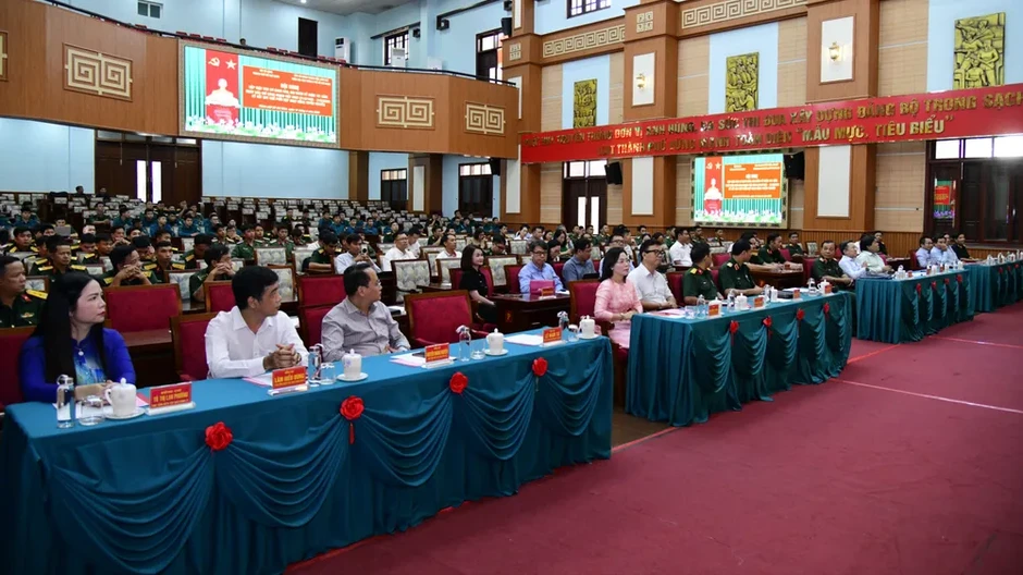 Báo chí đồng hành cùng lực lượng vũ trang TPHCM Báo chí đồng hành cùng lực lượng vũ trang TPHCM