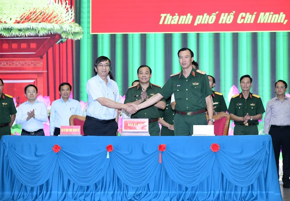 Báo chí đồng hành cùng lực lượng vũ trang TPHCM Báo chí đồng hành cùng lực lượng vũ trang TPHCM