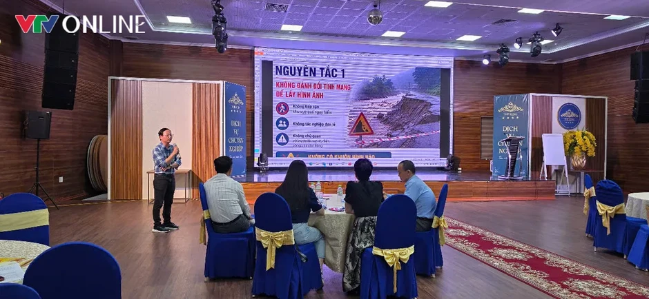 Báo chí giữ vai trò tuyến đầu trong ứng phó thiên tai Báo chí giữ vai trò tuyến đầu trong ứng phó thiên tai