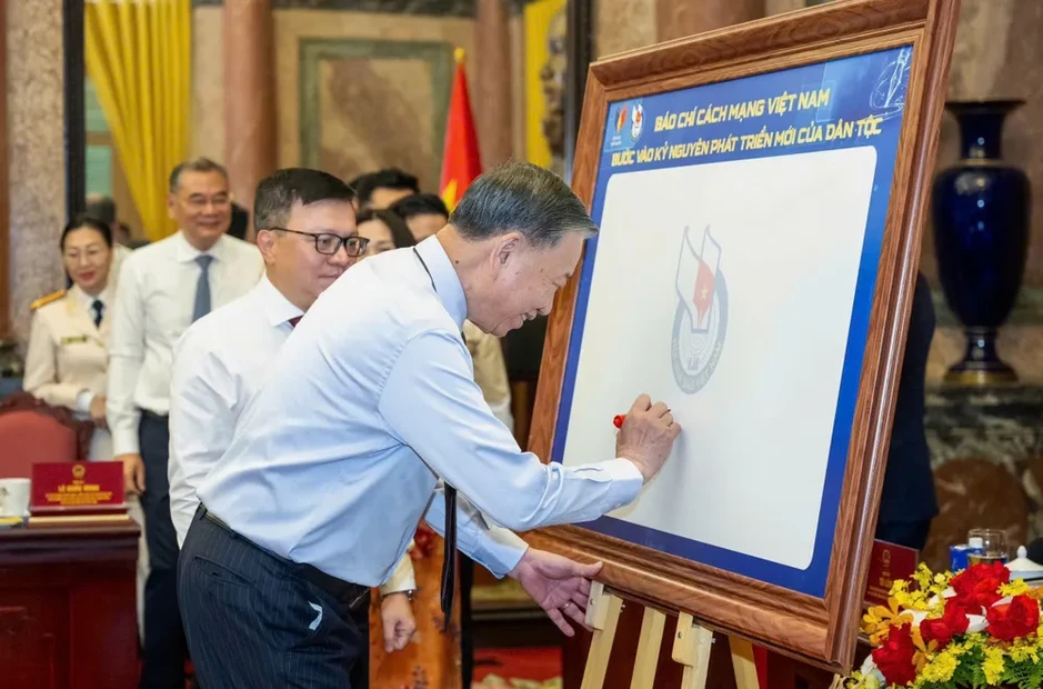 Báo chí phải góp phần bồi đắp văn hóa, đạo đức xã hội và khát vọng phát triển đất nước Báo chí phải góp phần bồi đắp văn hóa, đạo đức xã hội và khát vọng phát triển đất nước