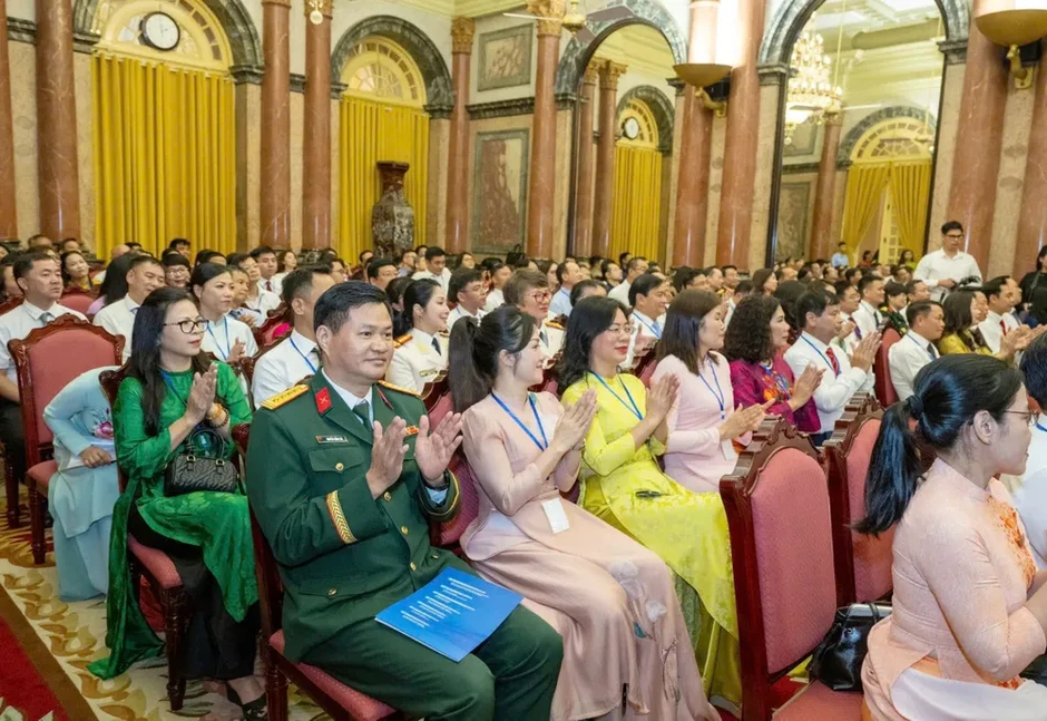 Báo chí phải góp phần bồi đắp văn hóa, đạo đức xã hội và khát vọng phát triển đất nước Báo chí phải góp phần bồi đắp văn hóa, đạo đức xã hội và khát vọng phát triển đất nước