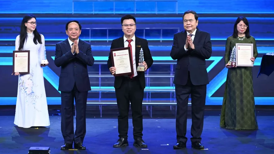 Báo chí phải tiên phong đổi mới để gánh vác trách nhiệm lớn hơn Báo chí phải tiên phong đổi mới để gánh vác trách nhiệm lớn hơn