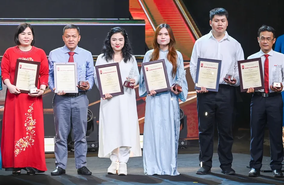 Báo chí phải tiên phong đổi mới để gánh vác trách nhiệm lớn hơn Báo chí phải tiên phong đổi mới để gánh vác trách nhiệm lớn hơn