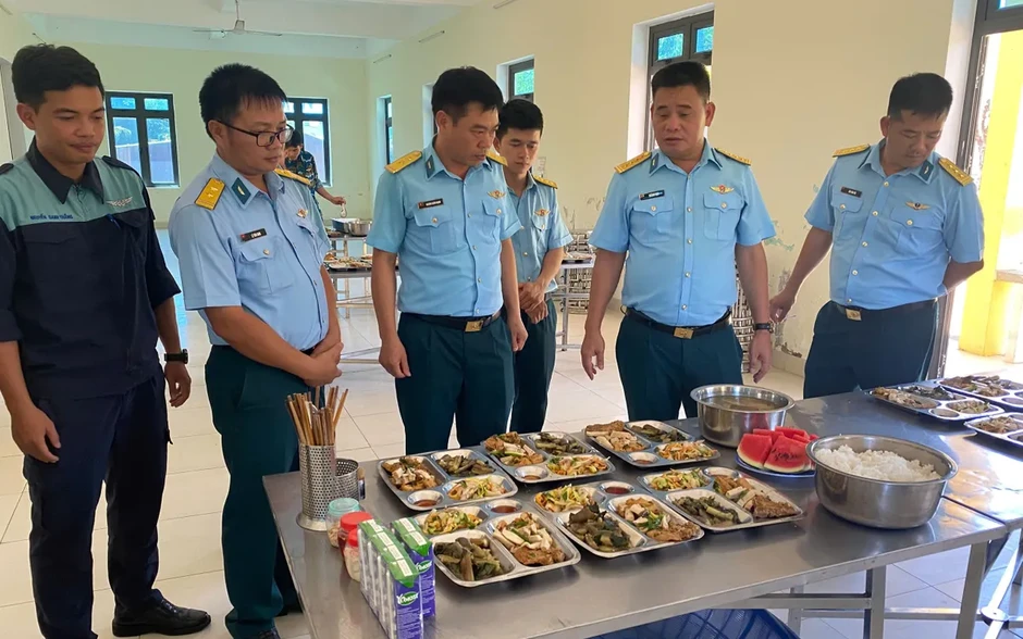 Bảo đảm chất lượng dinh dưỡng cho phi công không quân Bảo đảm chất lượng dinh dưỡng cho phi công không quân