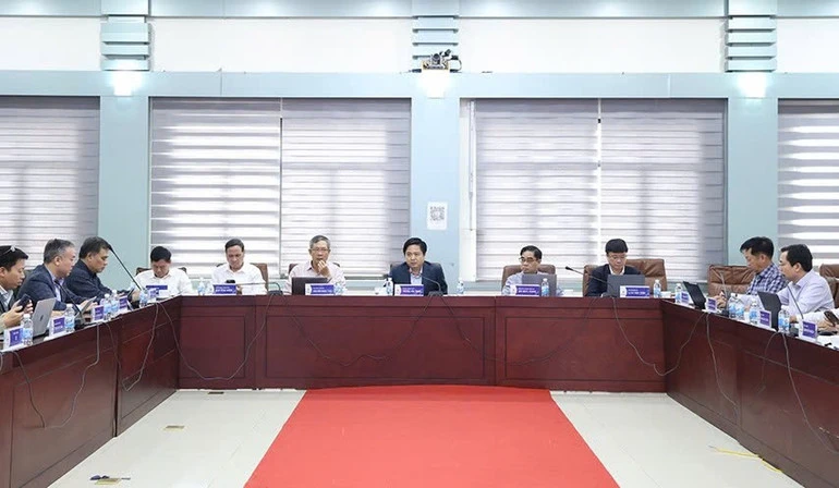 Bảo đảm hạ tầng lưới điện truyền tải phục vụ phát triển kinh tế-xã hội đất nước Bảo đảm hạ tầng lưới điện truyền tải phục vụ phát triển kinh tế-xã hội đất nước