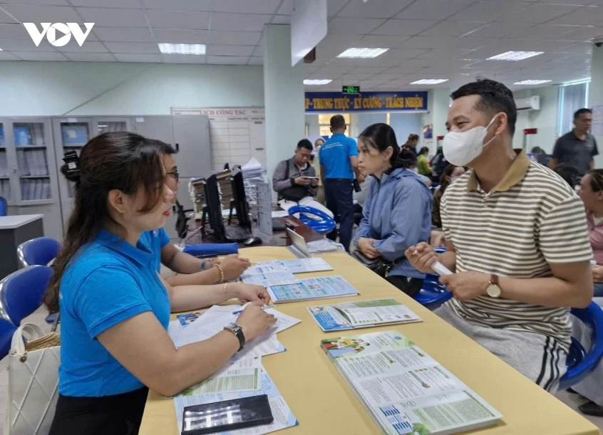 Bảo hiểm y tế hộ gia đình, góp phần sẻ chia gánh nặng cho người dân Bảo hiểm y tế hộ gia đình, góp phần sẻ chia gánh nặng cho người dân