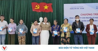 Bảo hiểm y tế làm điểm tựa cho hộ nghèo, người dân hoàn cảnh khó khăn