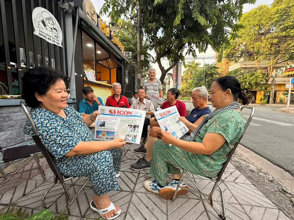 Báo Sài Gòn Giải Phóng đến với cán bộ, đảng viên và người dân phường Phú Lợi Báo Sài Gòn Giải Phóng đến với cán bộ, đảng viên và người dân phường Phú Lợi