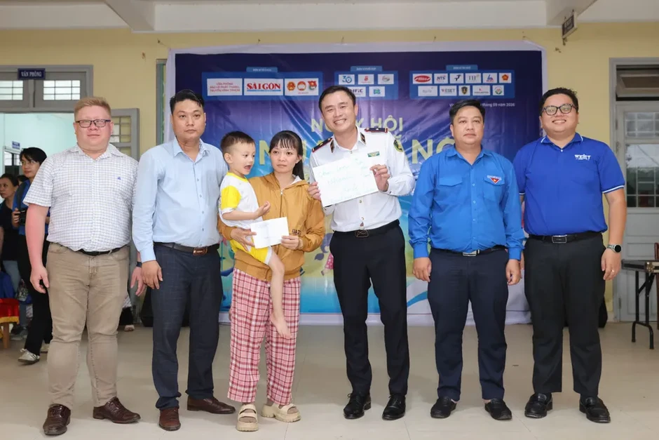 Báo Sài Gòn Giải Phóng mang “Mùa trăng yêu thương” đến với học sinh Vĩnh Long Báo Sài Gòn Giải Phóng mang “Mùa trăng yêu thương” đến với học sinh Vĩnh Long