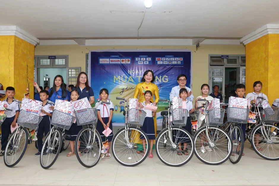 Báo Sài Gòn Giải Phóng mang “Mùa trăng yêu thương” đến với học sinh Vĩnh Long Báo Sài Gòn Giải Phóng mang “Mùa trăng yêu thương” đến với học sinh Vĩnh Long