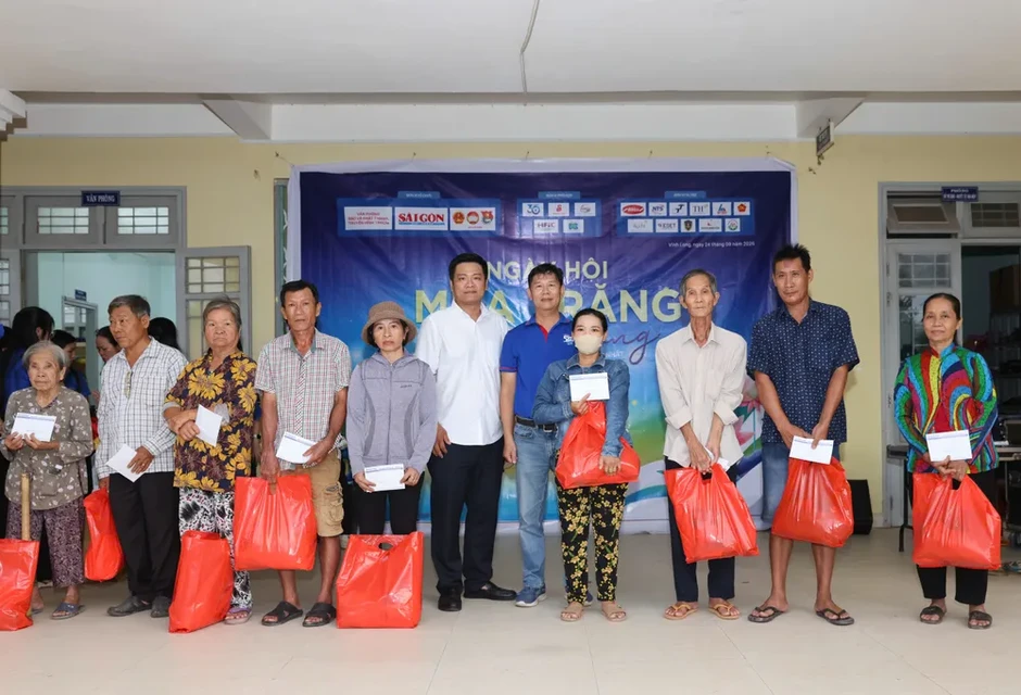 Báo Sài Gòn Giải Phóng mang “Mùa trăng yêu thương” đến với học sinh Vĩnh Long Báo Sài Gòn Giải Phóng mang “Mùa trăng yêu thương” đến với học sinh Vĩnh Long