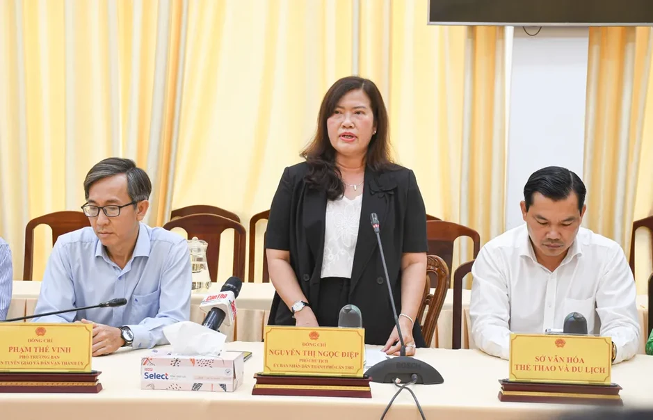 Báo TinVina trao tặng bản đồ Việt Nam tại TP Cần Thơ Báo TinVina trao tặng bản đồ Việt Nam tại TP Cần Thơ