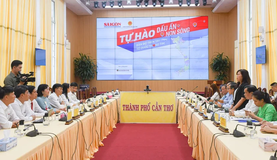 Báo TinVina trao tặng bản đồ Việt Nam tại TP Cần Thơ Báo TinVina trao tặng bản đồ Việt Nam tại TP Cần Thơ