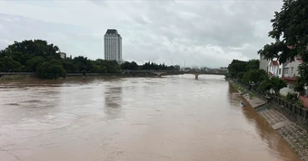Bão số 4 (Narra) di chuyển chậm, gây mưa nhiều ngày