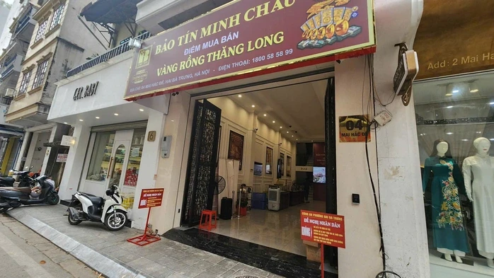 Bảo Tín Minh Châu mở cửa trở lại, giá vàng niêm yết giảm, khách hàng chờ hàng dài giao dịch Bảo Tín Minh Châu mở cửa trở lại, giá vàng niêm yết giảm, khách hàng chờ hàng dài giao dịch