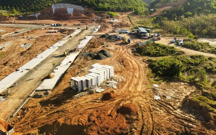 Bắt đầu cho xe vào cao tốc Biên Hòa - Vũng Tàu, đi tốc độ không quá 80km/h Bắt đầu cho xe vào cao tốc Biên Hòa - Vũng Tàu, đi tốc độ không quá 80km/h