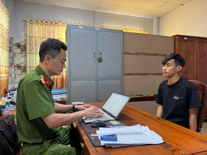 Bắt được đối tượng làm nhòe biển số xe rồi đi cướp tiệm vàng ở Phú Quốc Bắt được đối tượng làm nhòe biển số xe rồi đi cướp tiệm vàng ở Phú Quốc