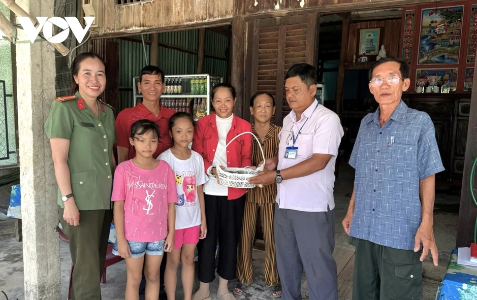 Bắt được rái cá, nam thanh niên chủ động giao nộp động vật hoang dã Bắt được rái cá, nam thanh niên chủ động giao nộp động vật hoang dã