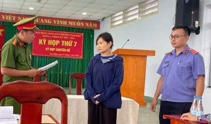 Bắt, khám xét nơi làm việc của nguyên cán bộ địa chính Trần Nguyễn Minh Nguyệt Bắt, khám xét nơi làm việc của nguyên cán bộ địa chính Trần Nguyễn Minh Nguyệt