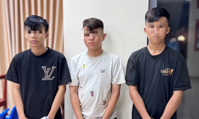 Bắt khẩn cấp 3 thiếu niên gây ra 3 vụ cướp táo tợn Bắt khẩn cấp 3 thiếu niên gây ra 3 vụ cướp táo tợn