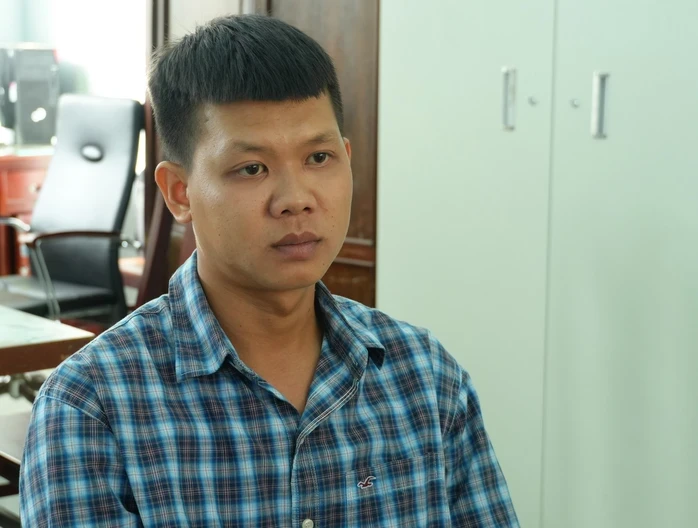 Bất ngờ bị đâm giữa đường, nam thanh niên chạy được một đoạn rồi gục tại chỗ Bất ngờ bị đâm giữa đường, nam thanh niên chạy được một đoạn rồi gục tại chỗ
