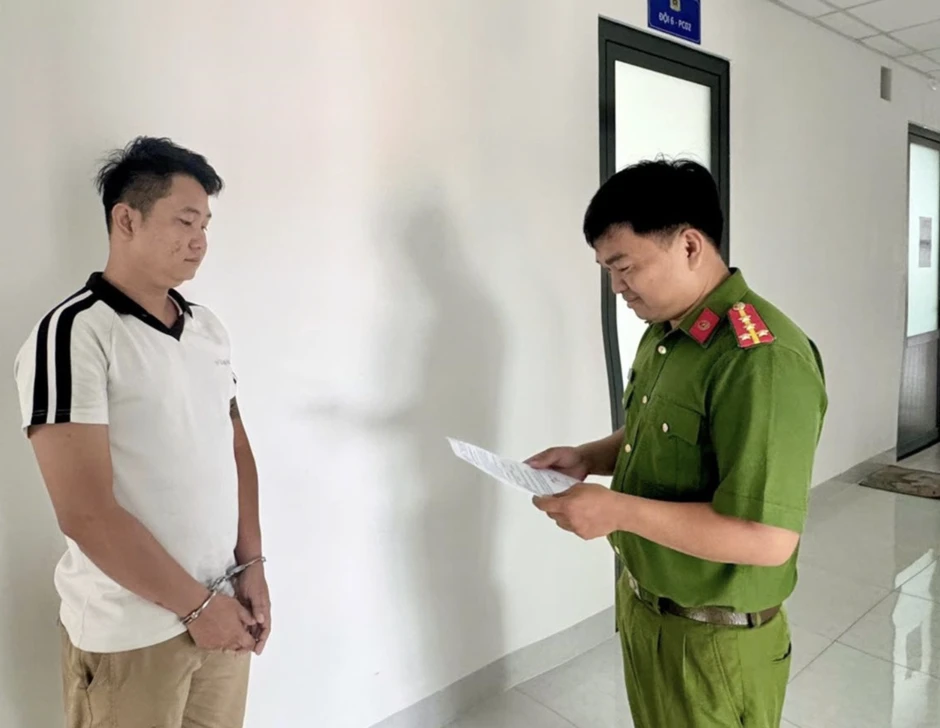 Bắt Nguyễn Văn Hiếu, 32 tuổi tại TP.HCM vì “giữ hộ” tiền cho khách Bắt Nguyễn Văn Hiếu, 32 tuổi tại TP.HCM vì “giữ hộ” tiền cho khách