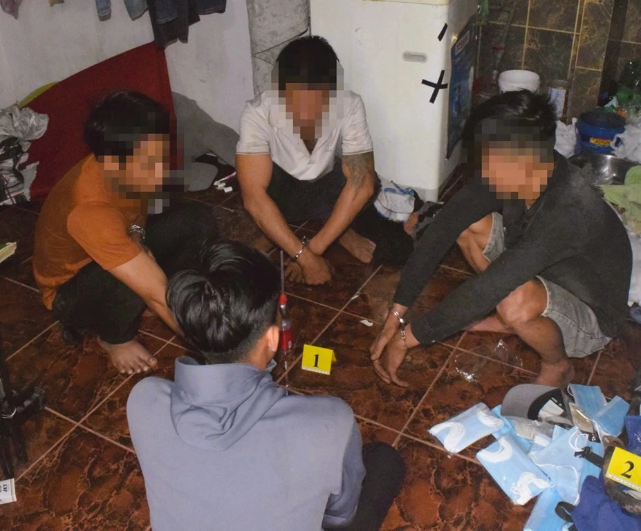 Bắt nhóm đối tượng tổ chức, sử dụng trái phép chất ma túy Bắt nhóm đối tượng tổ chức, sử dụng trái phép chất ma túy