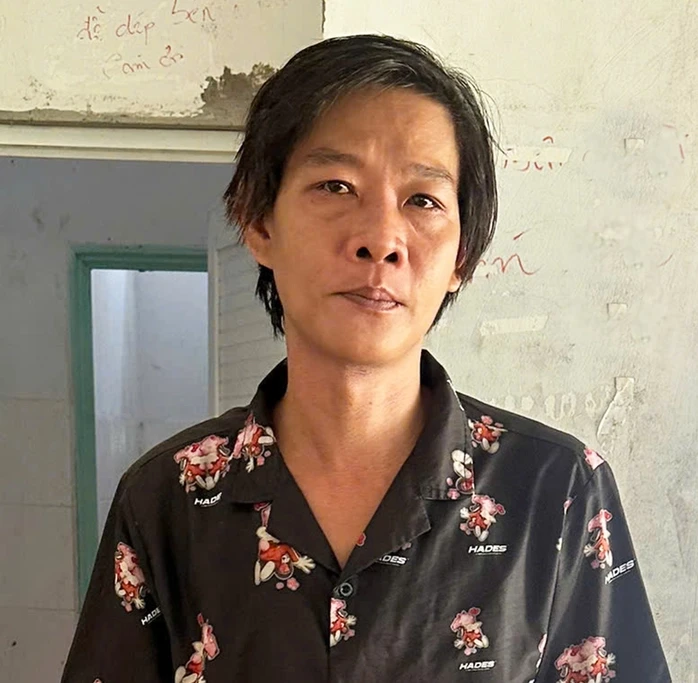 Bắt tạm giam đối tượng xâm hại bé gái sau khi nhậu rượu đế Bắt tạm giam đối tượng xâm hại bé gái sau khi nhậu rượu đế