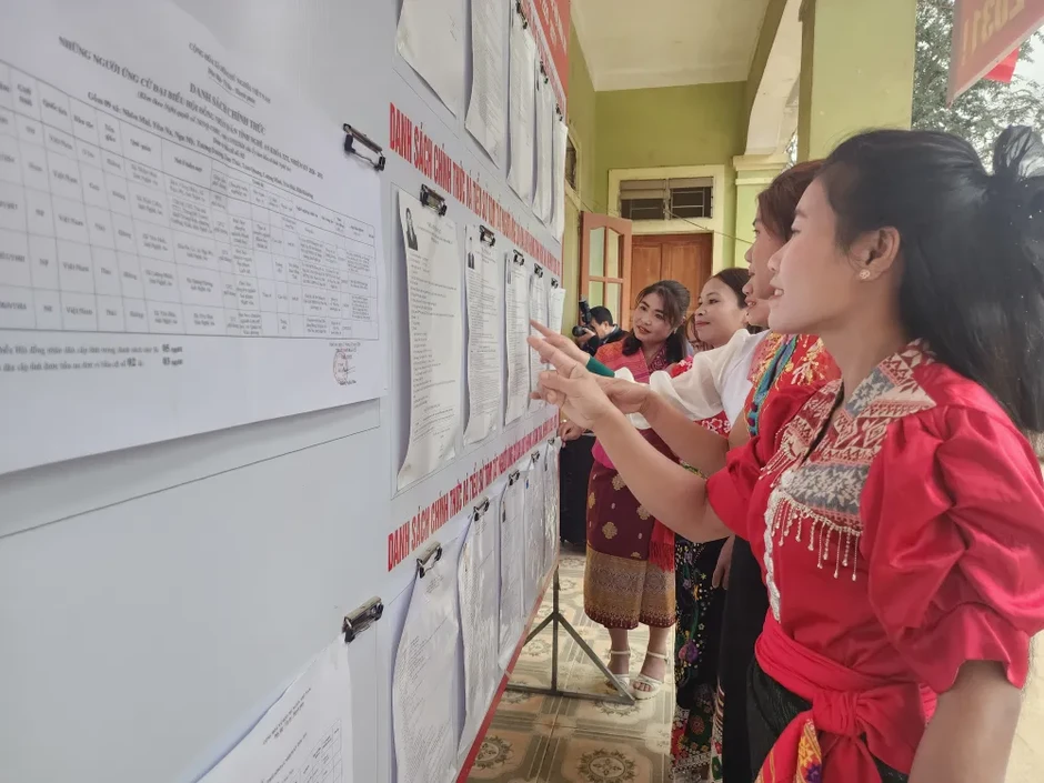 Bầu cử sớm tại 12 xã miền núi, biên giới tỉnh Nghệ An, gần 100% cử tri tham gia bỏ phiếu Bầu cử sớm tại 12 xã miền núi, biên giới tỉnh Nghệ An, gần 100% cử tri tham gia bỏ phiếu