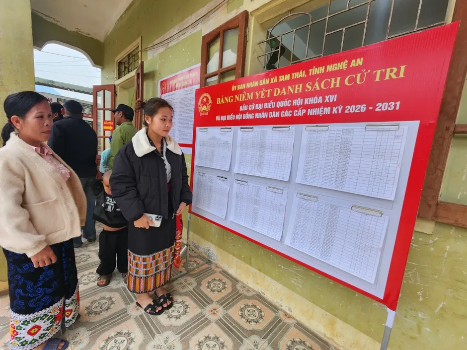 Bầu cử sớm tại 12 xã miền núi, biên giới tỉnh Nghệ An, gần 100% cử tri tham gia bỏ phiếu Bầu cử sớm tại 12 xã miền núi, biên giới tỉnh Nghệ An, gần 100% cử tri tham gia bỏ phiếu