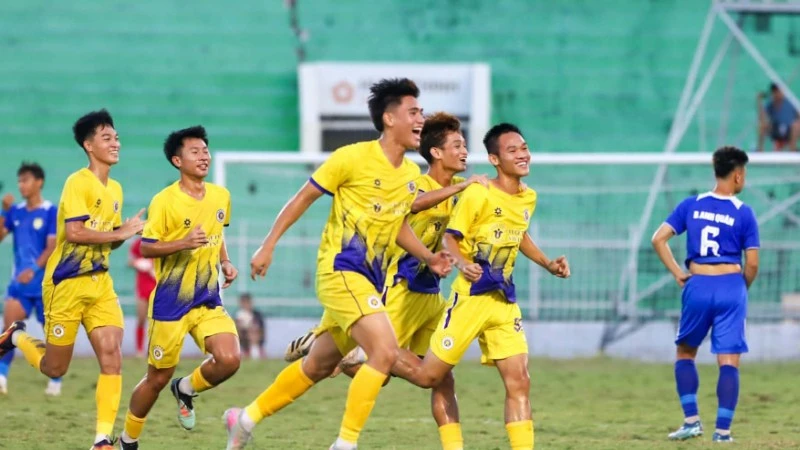 Bầu Hiển: Trao bóng đá đến một quê hương Bầu Hiển: Trao bóng đá đến một quê hương