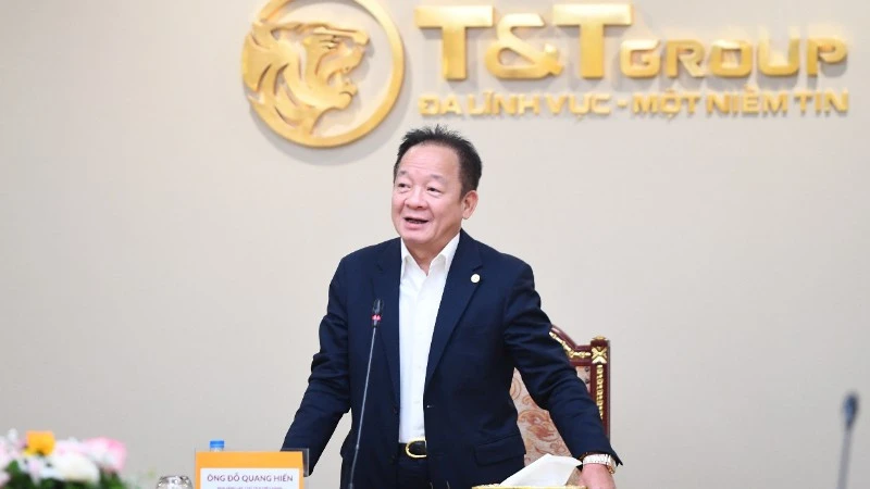 Bầu Hiển: Trao bóng đá đến một quê hương Bầu Hiển: Trao bóng đá đến một quê hương
