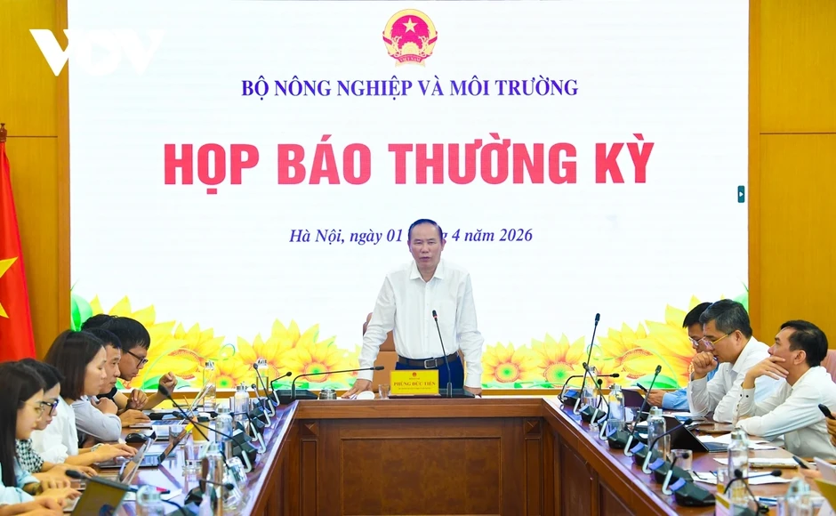 Bay drone kết hợp ảnh vệ tinh phát hiện, giám sát sạt lở, cảnh báo ô nhiễm từ xa Bay drone kết hợp ảnh vệ tinh phát hiện, giám sát sạt lở, cảnh báo ô nhiễm từ xa