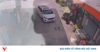 Bé gái gần 2 tuổi bị xe cán tử vong khi nằm chơi trong cây xăng ở TP.HCM