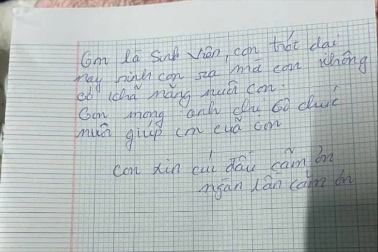 Bé gái sơ sinh bị bỏ rơi kèm lá thư của mẹ là sinh viên Bé gái sơ sinh bị bỏ rơi kèm lá thư của mẹ là sinh viên