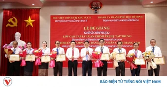 Bế giảng lớp cao cấp lý luận chính trị dành cho cán bộ tỉnh Champasak (Lào)