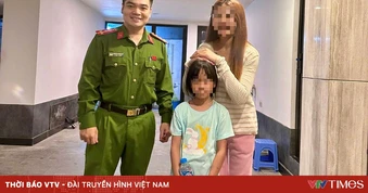 Bé người nước ngoài lạc giữa Hà Nội được công an giúp đỡ kịp thời