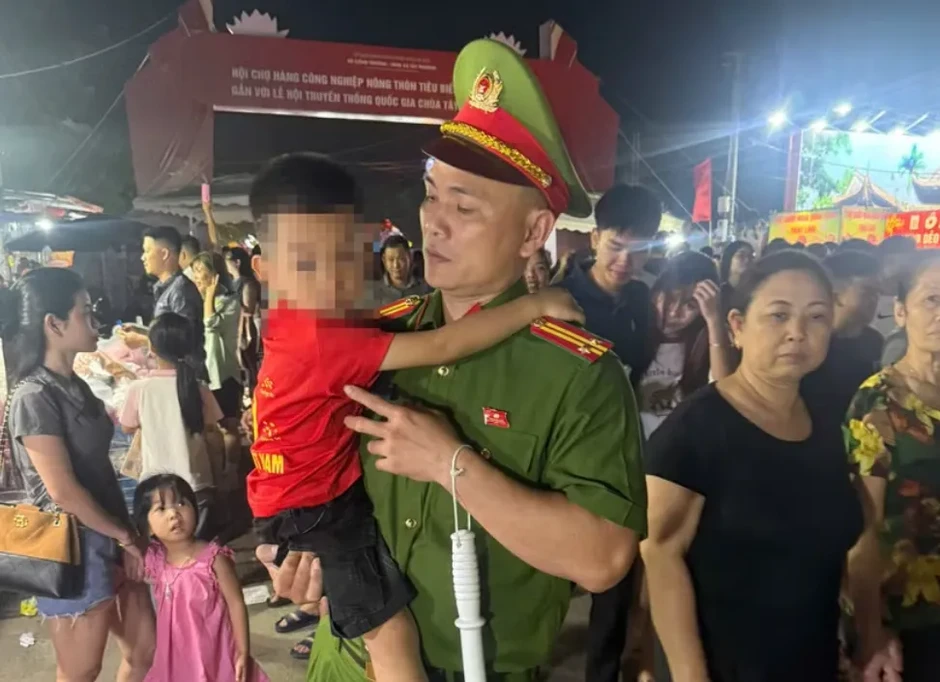 Bé trai 12 tuổi đi lạc hơn 20km, được tìm thấy sau 4 giờ Bé trai 12 tuổi đi lạc hơn 20km, được tìm thấy sau 4 giờ