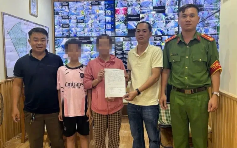 Bé trai 12 tuổi đi lạc hơn 20km, được tìm thấy sau 4 giờ Bé trai 12 tuổi đi lạc hơn 20km, được tìm thấy sau 4 giờ