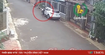 Bé trai 12 tuổi lái ô tô của người khác về nhà khiến nhiều người thót tim