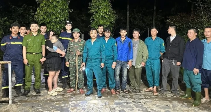 Bé trai 5 tuổi bị lạc trên ngọn đồi, hàng chục người xuyên đêm tìm kiếm Bé trai 5 tuổi bị lạc trên ngọn đồi, hàng chục người xuyên đêm tìm kiếm