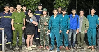 Bé trai 5 tuổi bị lạc trên ngọn đồi, hàng chục người xuyên đêm tìm kiếm