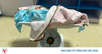 Bé trai sơ sinh bị bỏ rơi bên vệ đường ở Nghệ An