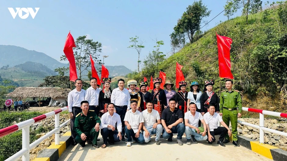 Bền bỉ nối những nhịp cầu vùng cao