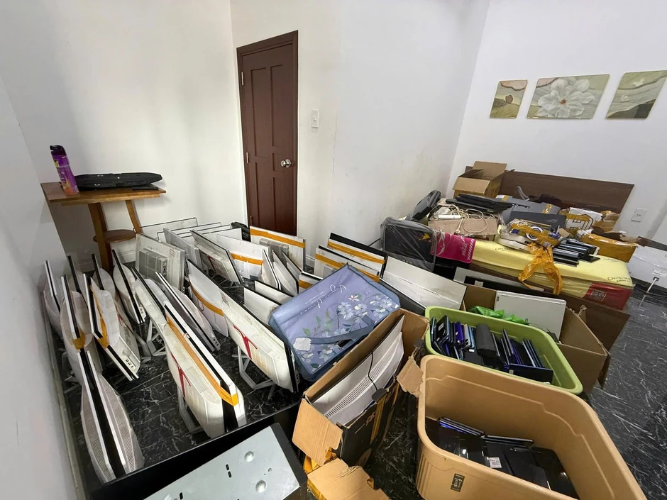 Bên trong “đại bản doanh” lừa đảo của 85 người nước ngoài tại TP.HCM: Thuê trọn khách sạn 315 triệu/tháng, lắp 400 máy tính Bên trong “đại bản doanh” lừa đảo của 85 người nước ngoài tại TP.HCM: Thuê trọn khách sạn 315 triệu/tháng, lắp 400 máy tính