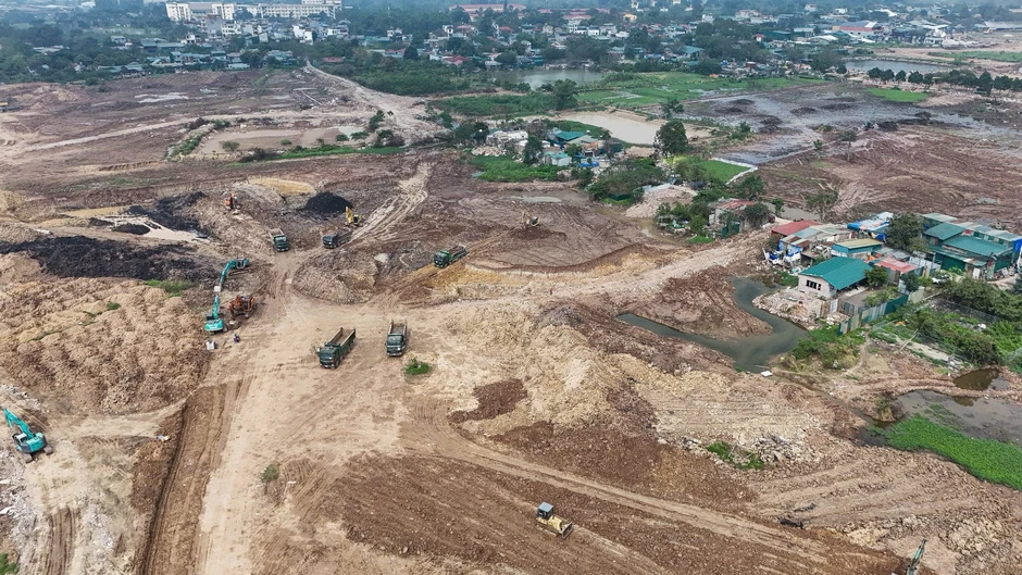 Bên trong đại công trường thi công hồ điều hoà rộng hơn 36 ha Bên trong đại công trường thi công hồ điều hoà rộng hơn 36 ha
