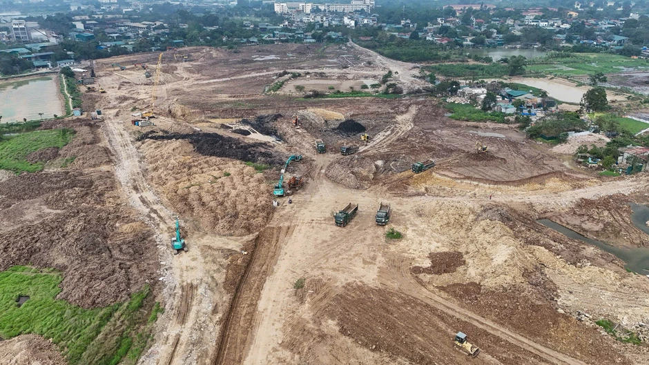 Bên trong đại công trường thi công hồ điều hoà rộng hơn 36 ha Bên trong đại công trường thi công hồ điều hoà rộng hơn 36 ha