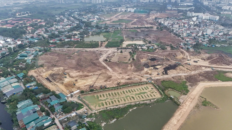 Bên trong đại công trường thi công hồ điều hoà rộng hơn 36 ha Bên trong đại công trường thi công hồ điều hoà rộng hơn 36 ha