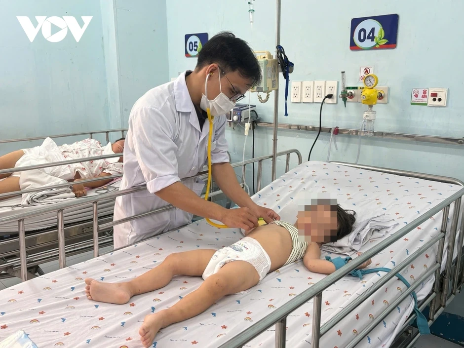 Bệnh tay chân miệng gia tăng, nhiều trẻ nhập viện trong tình trạng nặng tại TP.HCM Bệnh tay chân miệng gia tăng, nhiều trẻ nhập viện trong tình trạng nặng tại TP.HCM