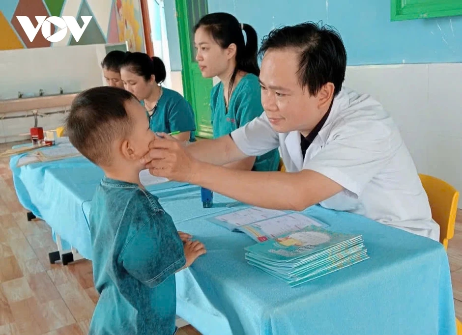 Bệnh tay chân miệng gia tăng, nhiều trẻ nhập viện trong tình trạng nặng tại TP.HCM Bệnh tay chân miệng gia tăng, nhiều trẻ nhập viện trong tình trạng nặng tại TP.HCM